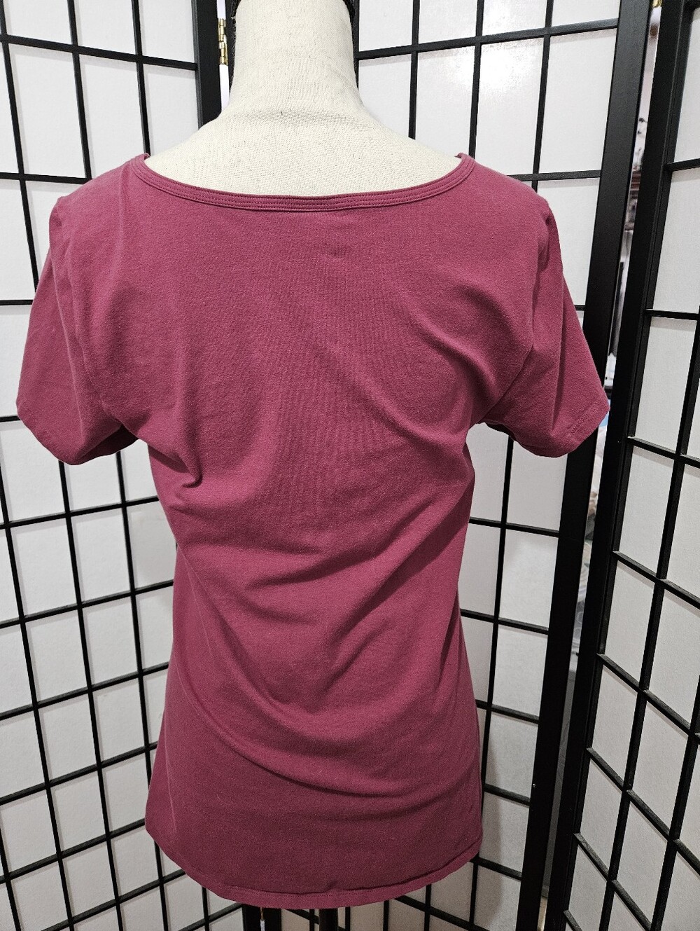 Torrid Size 1 (1X) Berry Short Sleeve Strappy Scoop Neck Stretch Knit Top - Picture 4 of 5